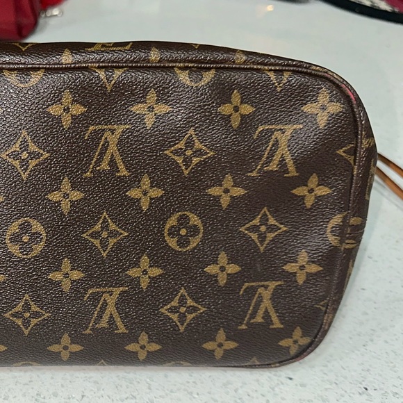 LV Neverfull MM Bag - Picture 7 of 16